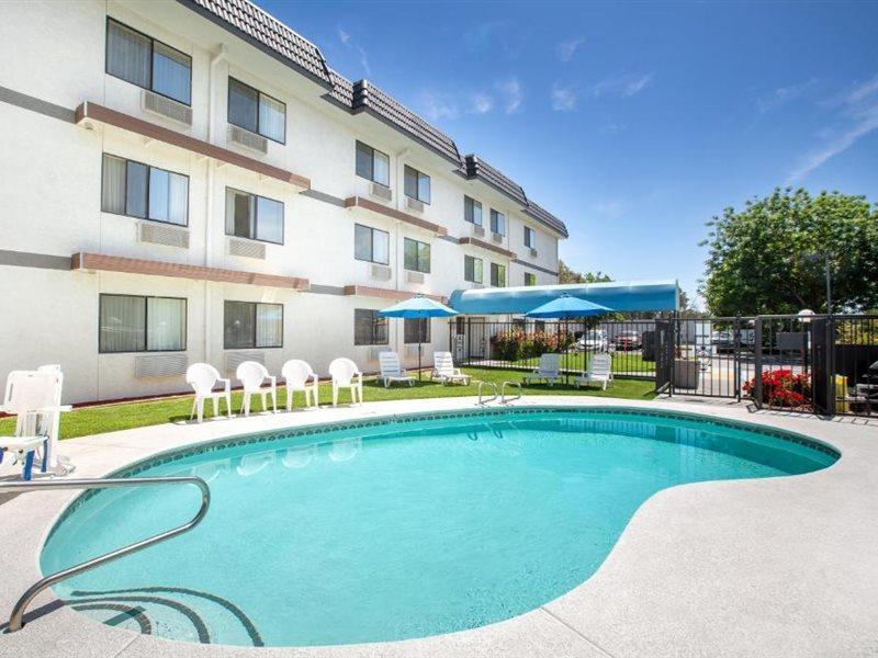 Days Inn By Wyndham Woodland Exterior foto