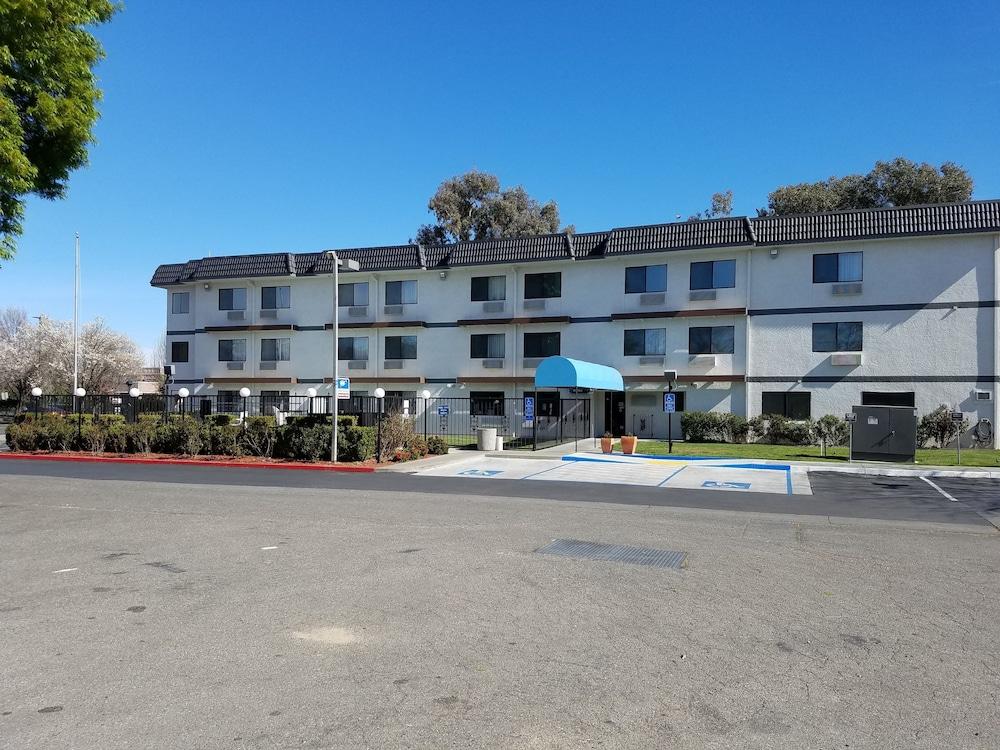 Days Inn By Wyndham Woodland Exterior foto